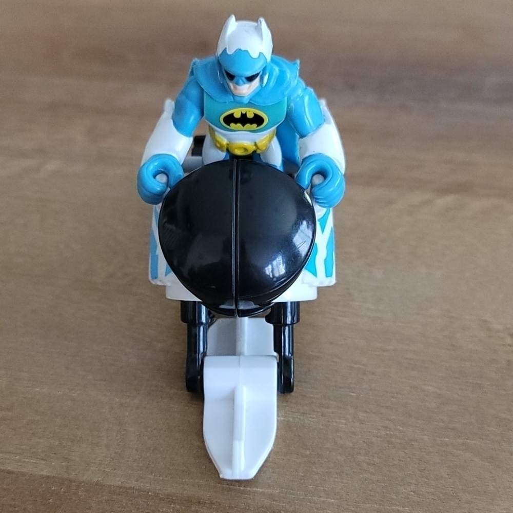 Fisher-Price Imaginext DC Arctic Batman - Picture 2 of 5